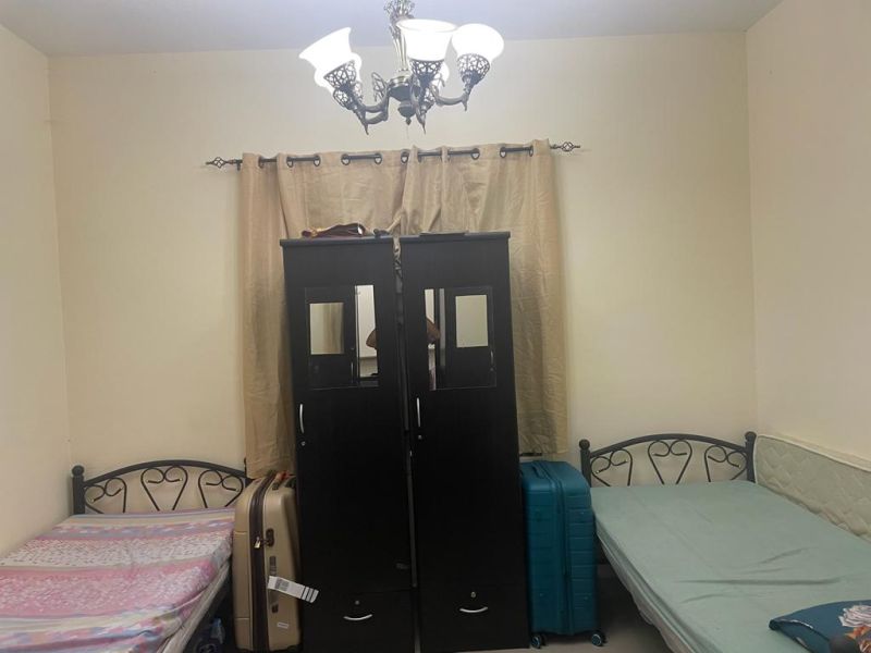 Bed Spaces Available for Executive male Bachelors Bur Dubai